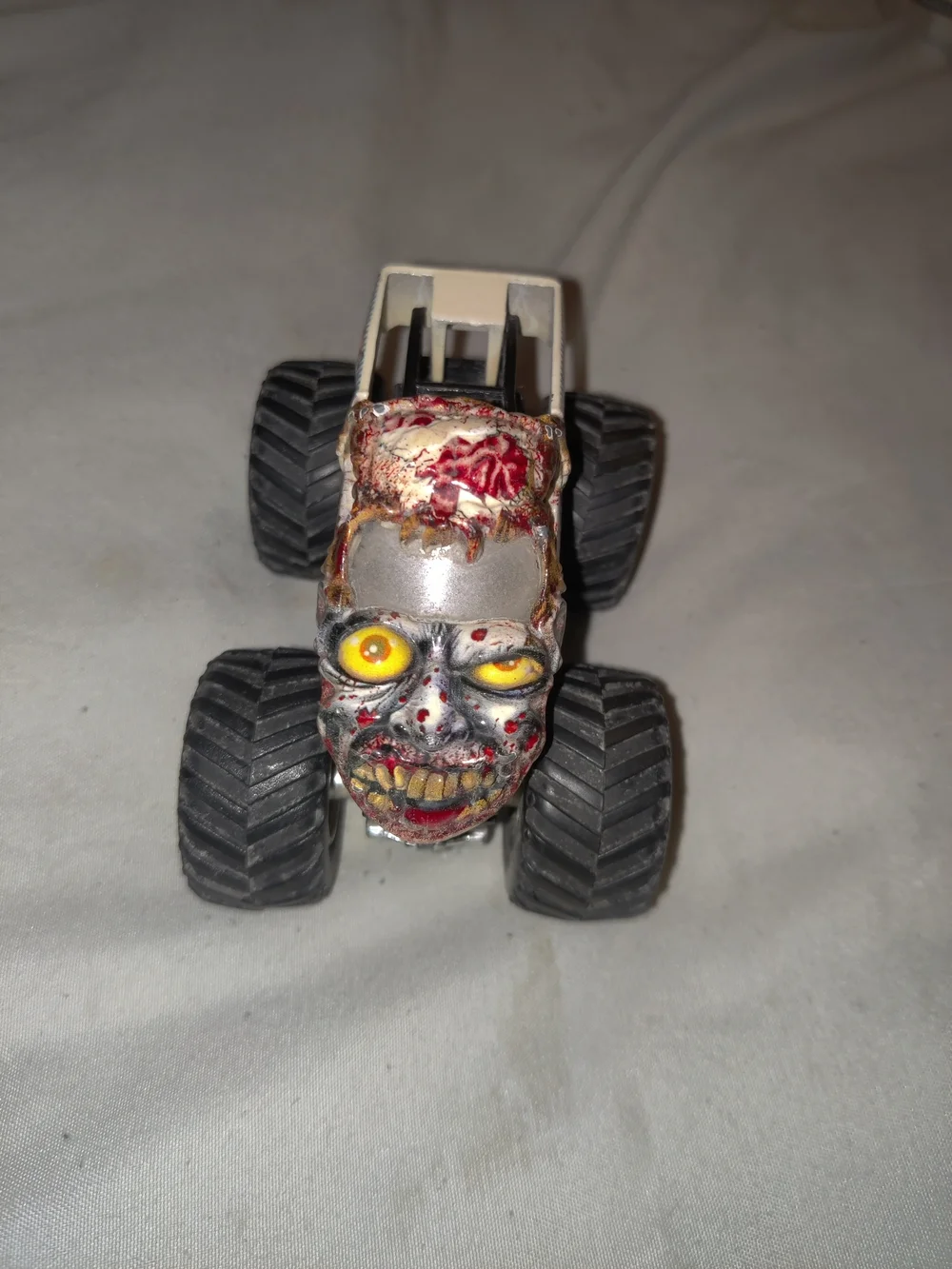 Mattel Hot Wheels Monster Jam Zombie Diecast Vehicle 1:24 Scale